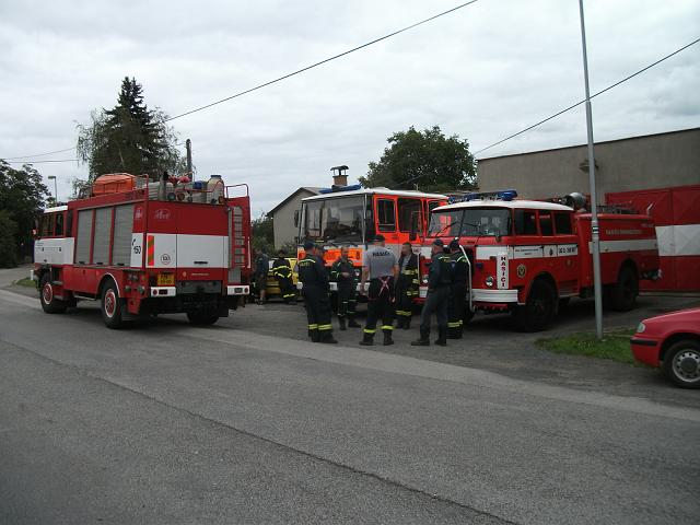 foto 038.jpg - ekn na vyhodnocen ped hasiskou zbrojnic v Jloviti